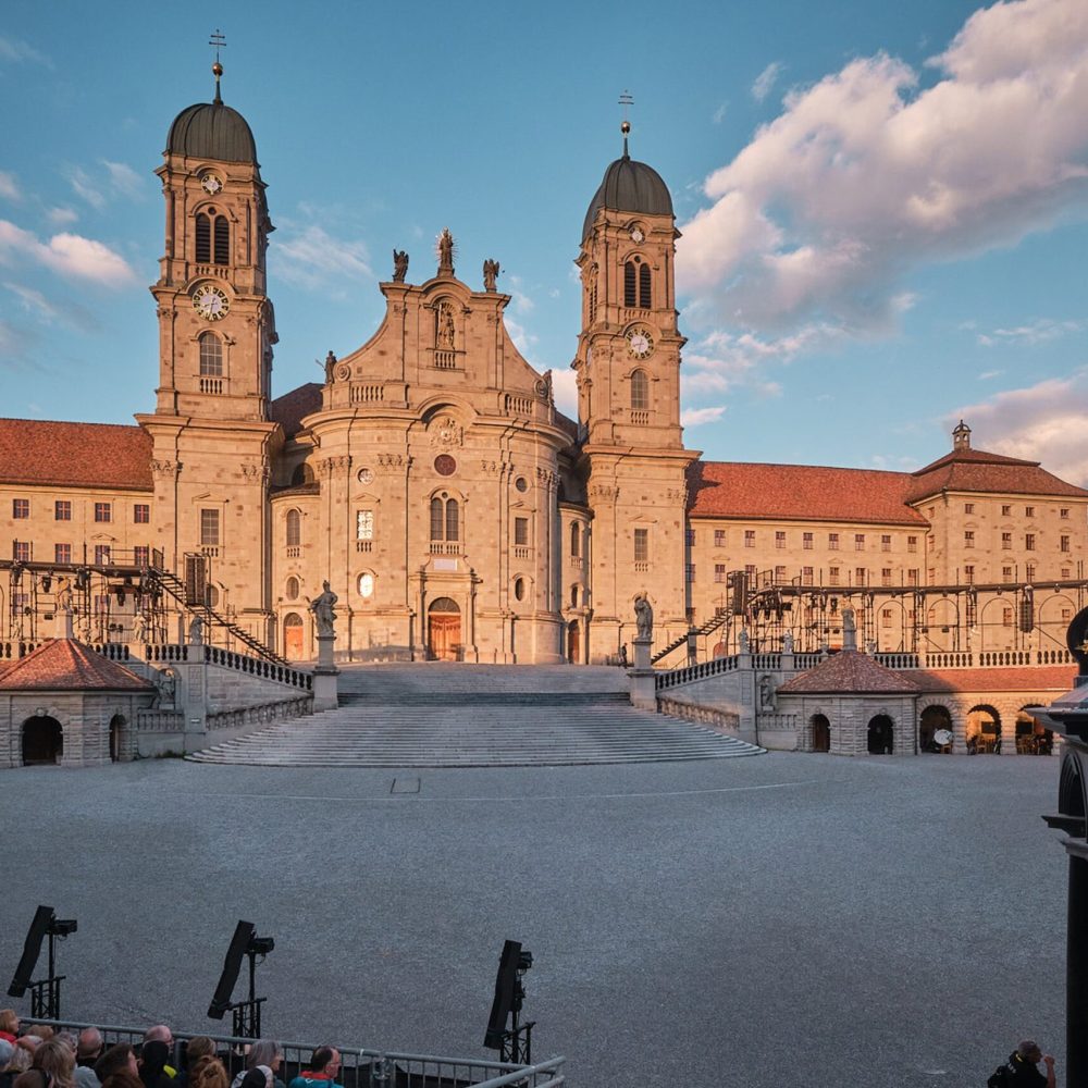 welttheater-web-1.jpg__1500x1000.0_q85_HIGH_RESOLUTION_crop-smart_subsampling-2_upscale@2x