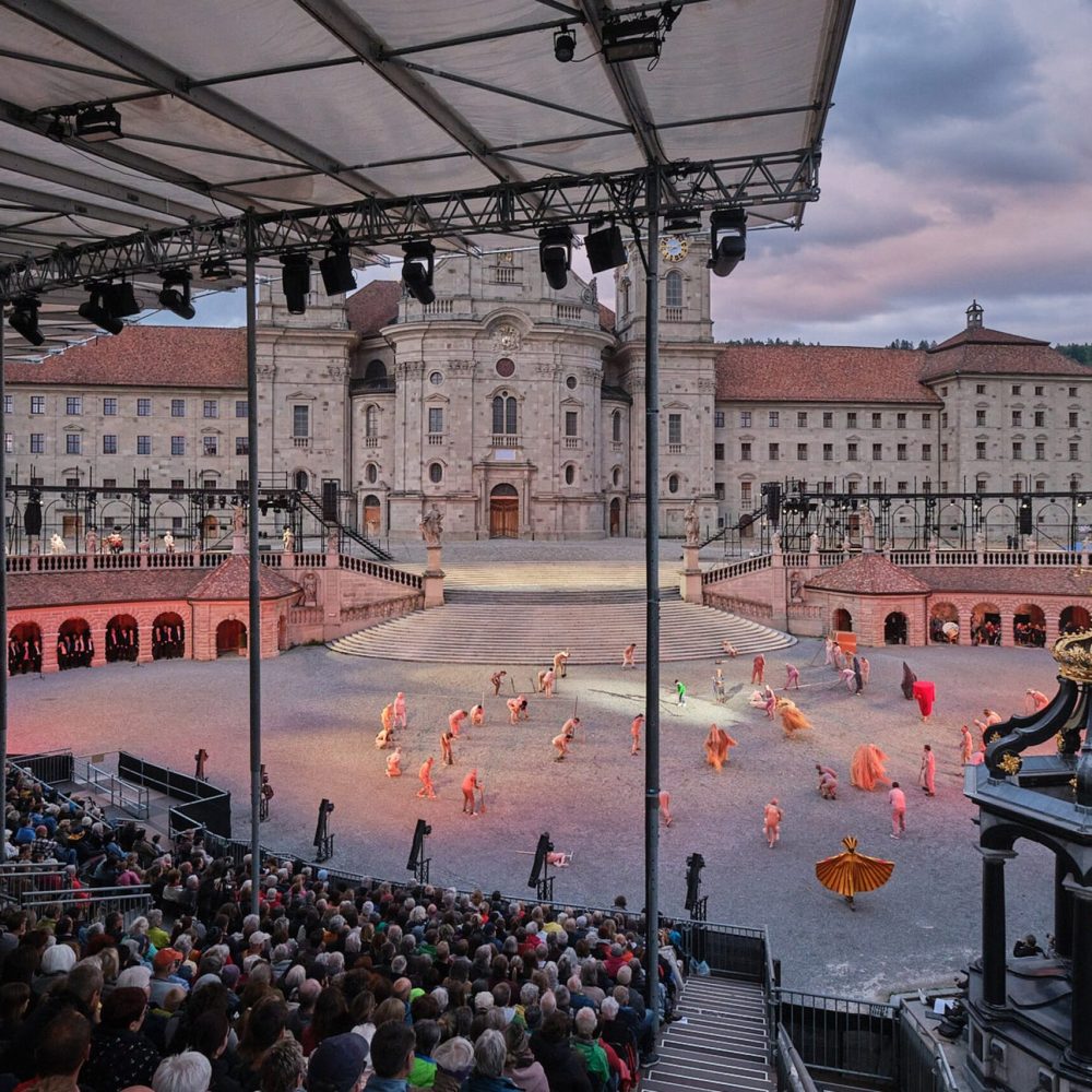 welttheater-web-2.jpg__1500x1000.0_q85_HIGH_RESOLUTION_crop-smart_subsampling-2_upscale@2x