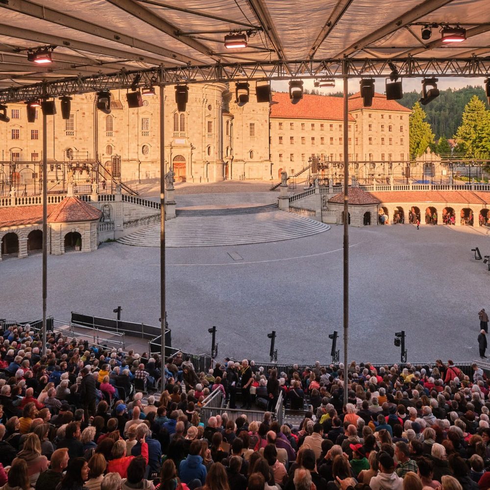 welttheater-web.jpg__1500x1000.0_q85_HIGH_RESOLUTION_crop-smart_subsampling-2_upscale@2x