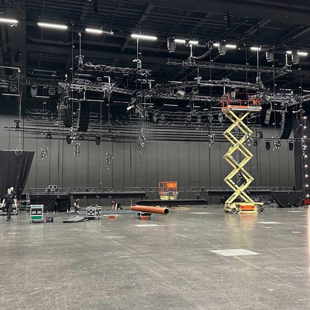 young-stage-web-1.jpg__1500x1000.0_q85_HIGH_RESOLUTION_crop-smart_subsampling-2_upscale@2x