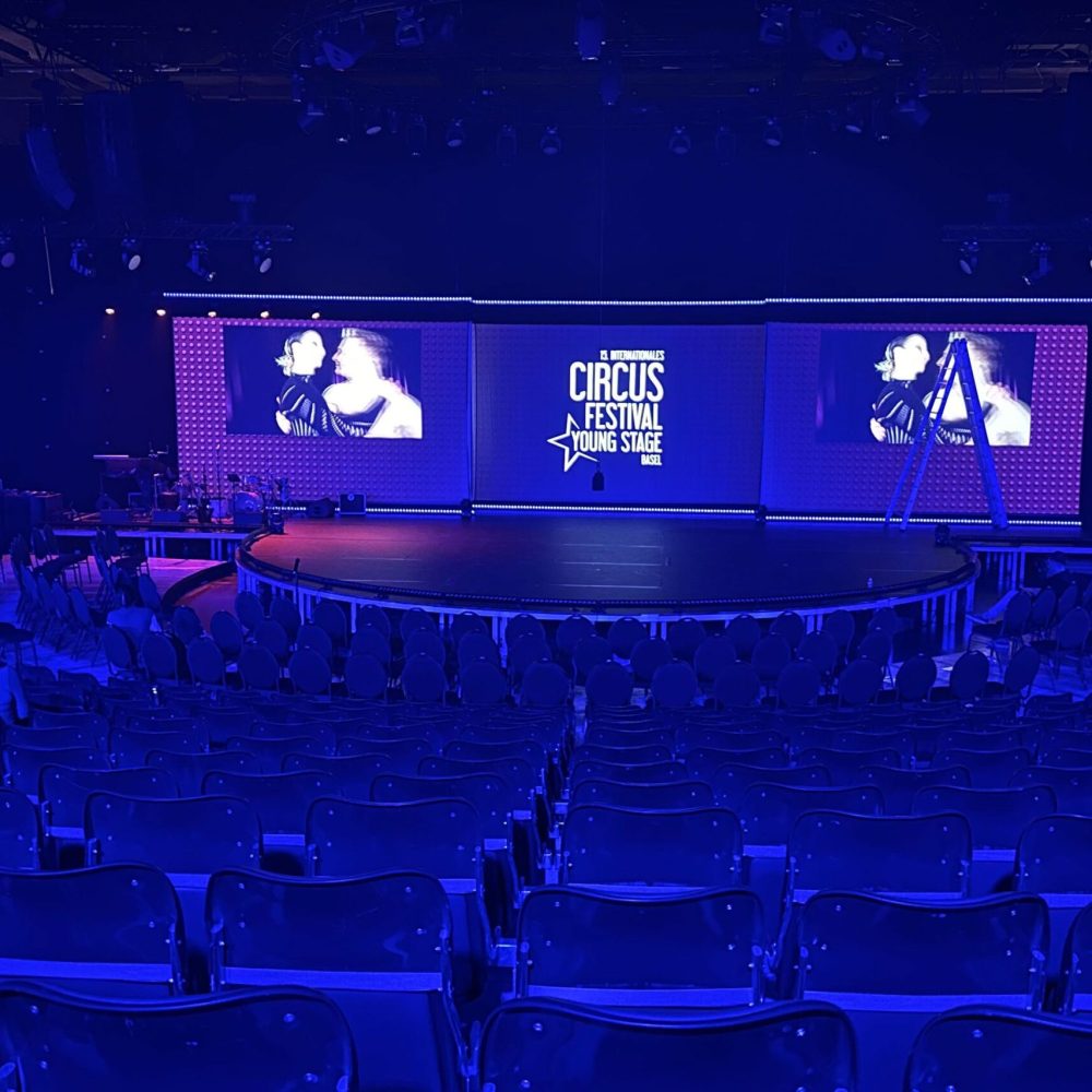 young-stage-web-4.jpg__1500x1000.0_q85_HIGH_RESOLUTION_crop-smart_subsampling-2_upscale@2x